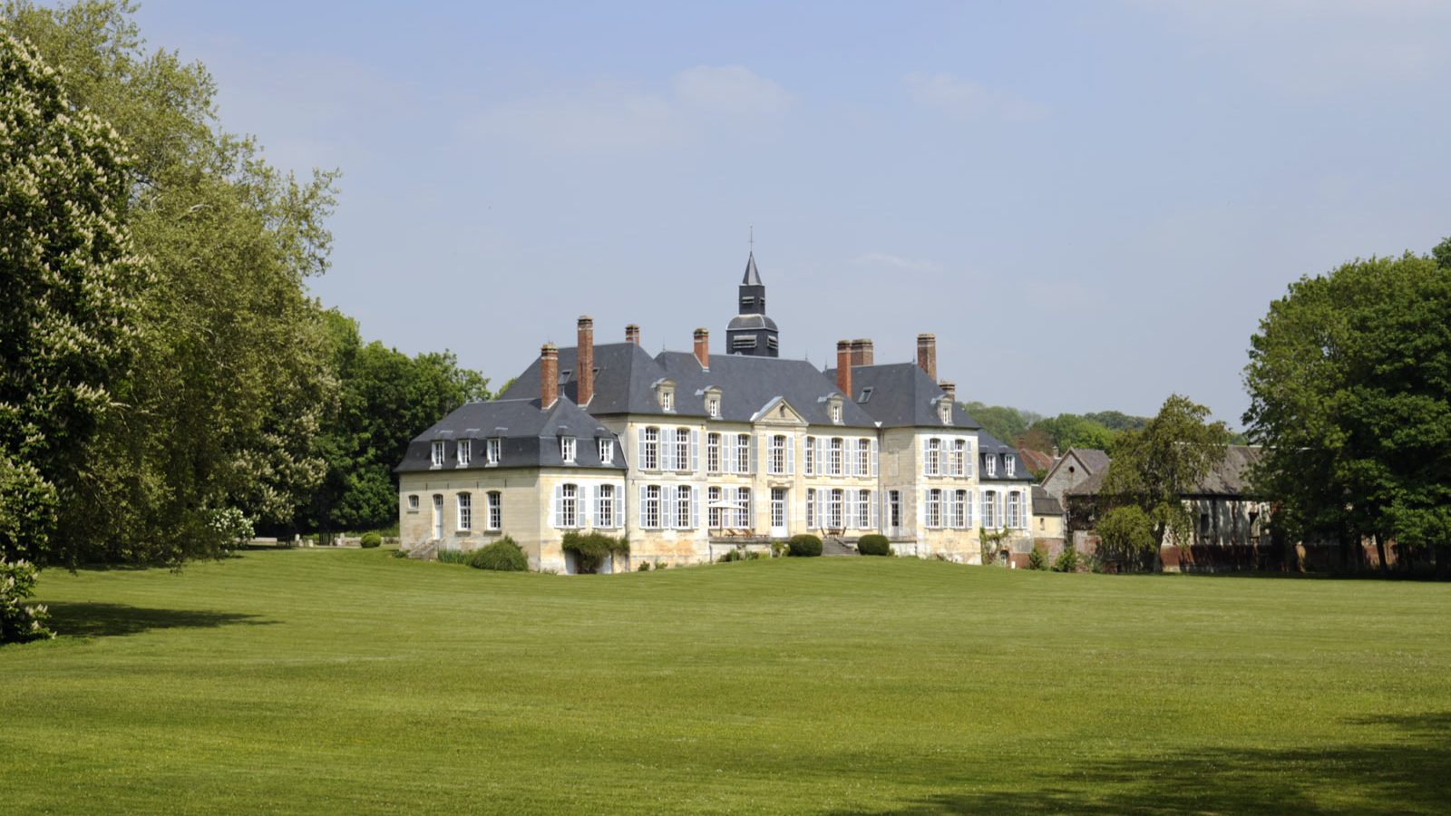 chateauwarsy_overview